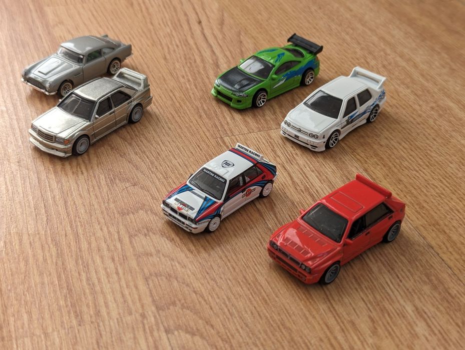 Коллекционные машинки Hot Wheels / Mini GT 1:64