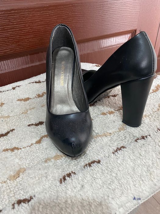 Обувки на висок ток