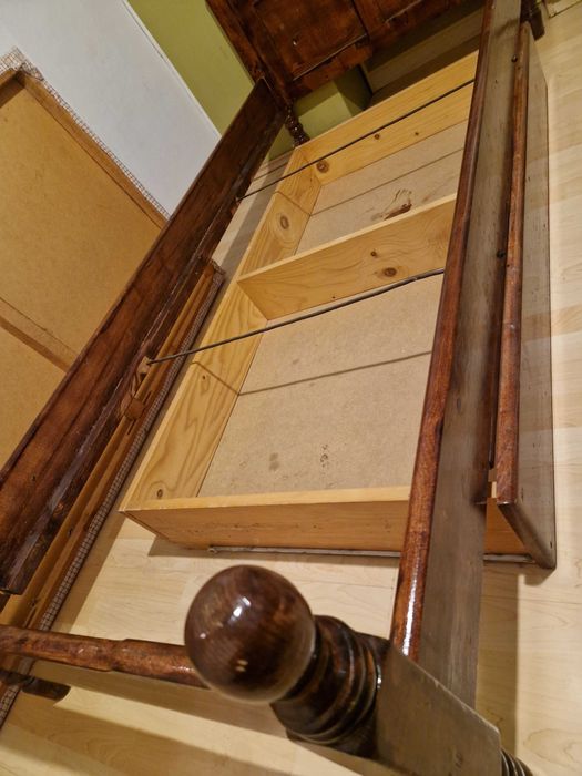 Дървено единично легло