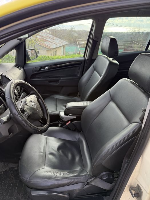 Opel Zafira 1.6 Газ-Бензин 7 Места Климатроник Зимни гуми Кожен салон