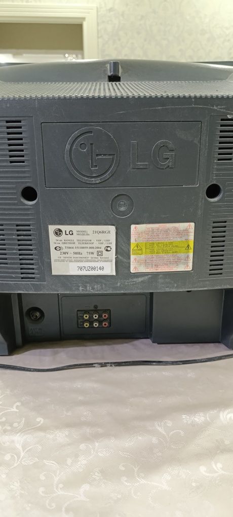 LG televizor holati yaxshi ishlidi remont bo'magan.