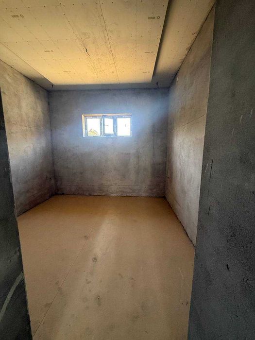 Уй сотилади 3сотих 5хонадан 3та ёнма ён