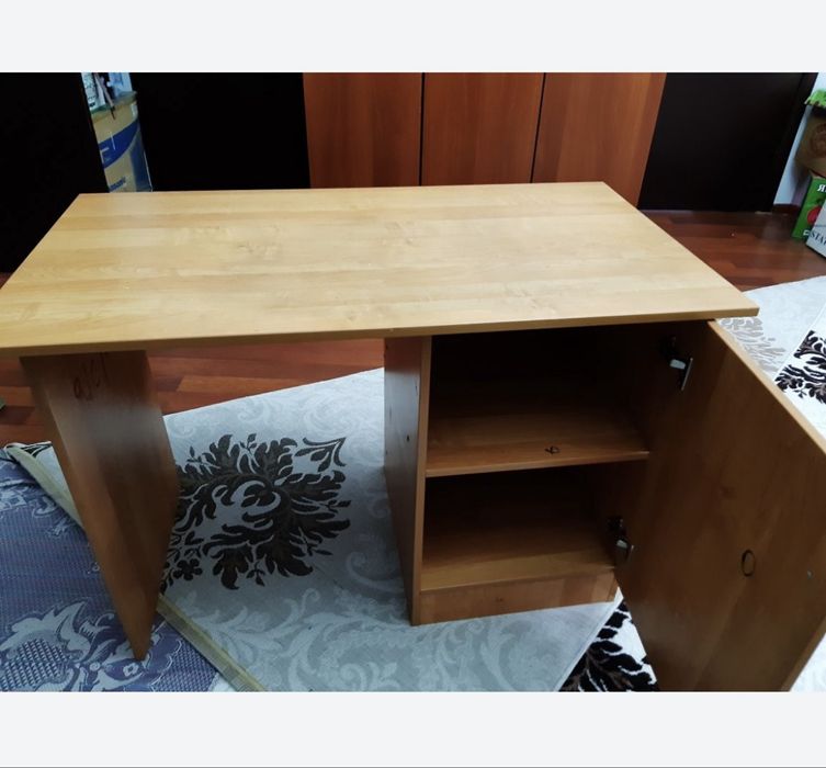 Письменный стол с тумбой