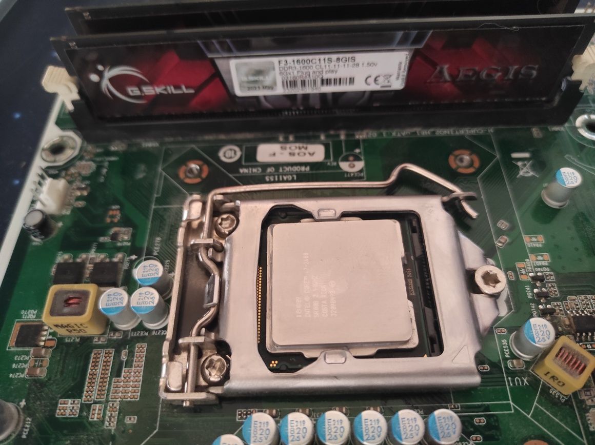 Placa de baza 2ABF cu procesor i7-2600+ 16gb RAM ddr3+shield carcasa