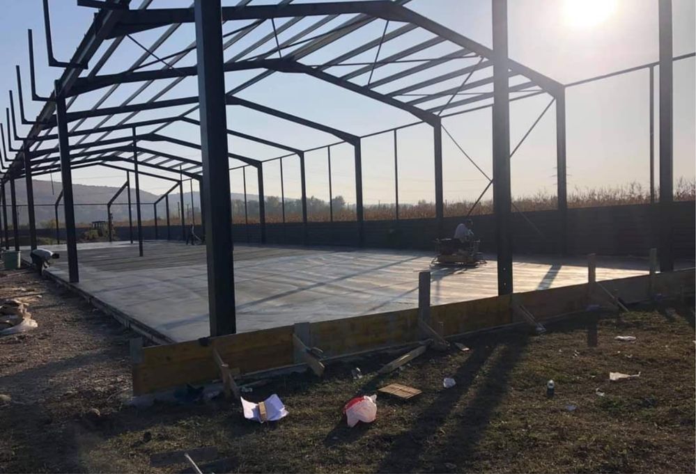 Hala metalica 8 m latime x 24 m lungime confectionata din ipe 180