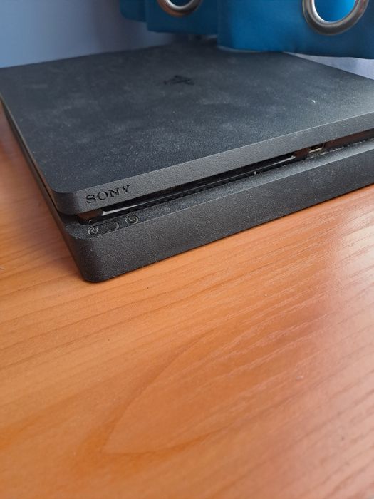 Playstation 4 slim