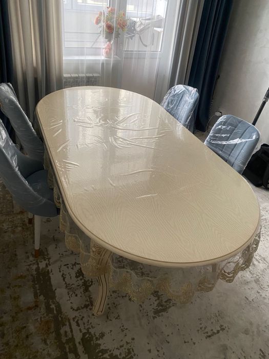 Продам стол и 8 стульев