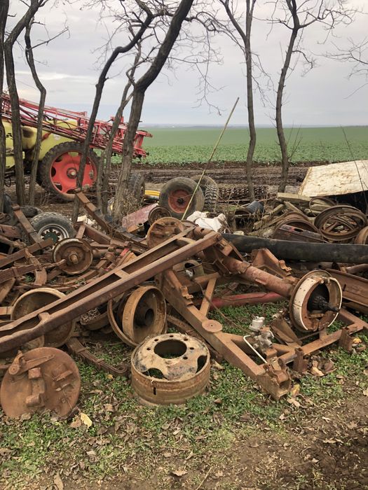 Remorca pe o axa si piesa pt remorci jud