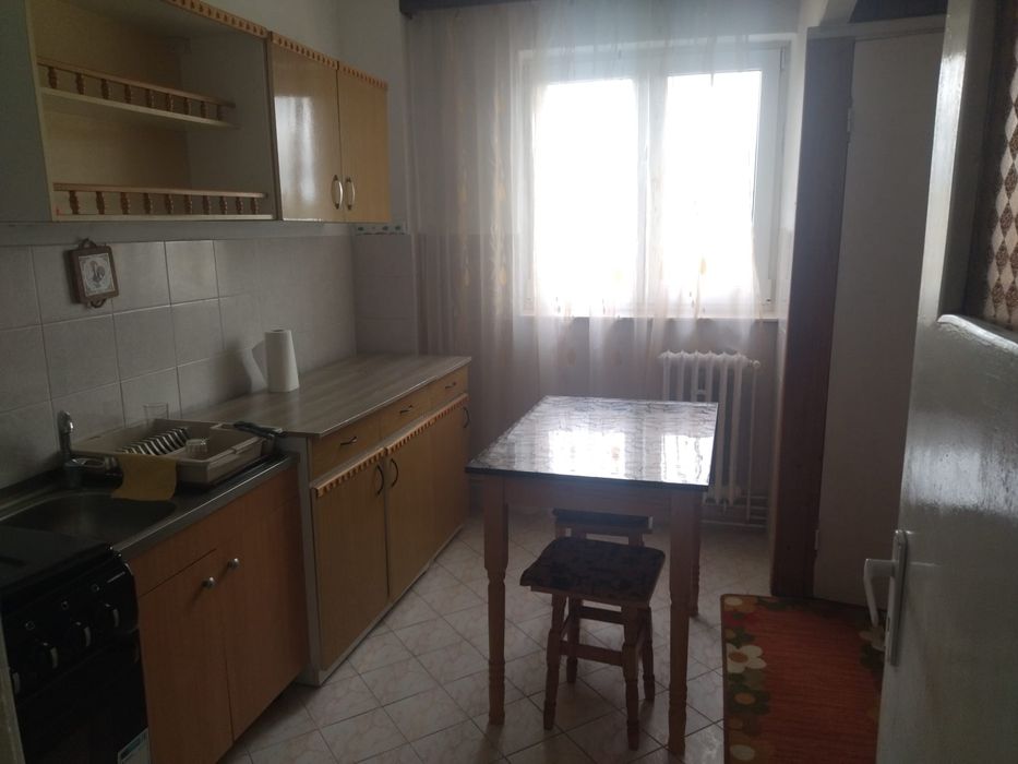 Inchiriez apartament