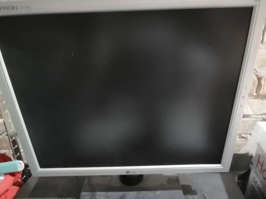 Продавам компютър