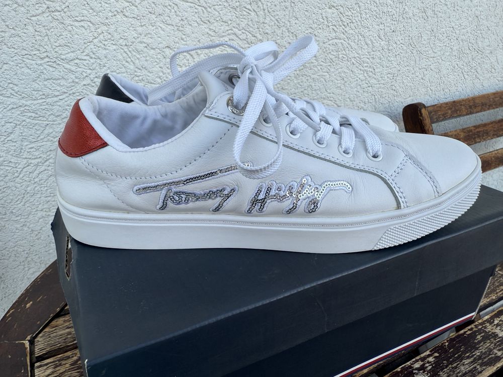 Дамски кецове Tommy Hilfiger