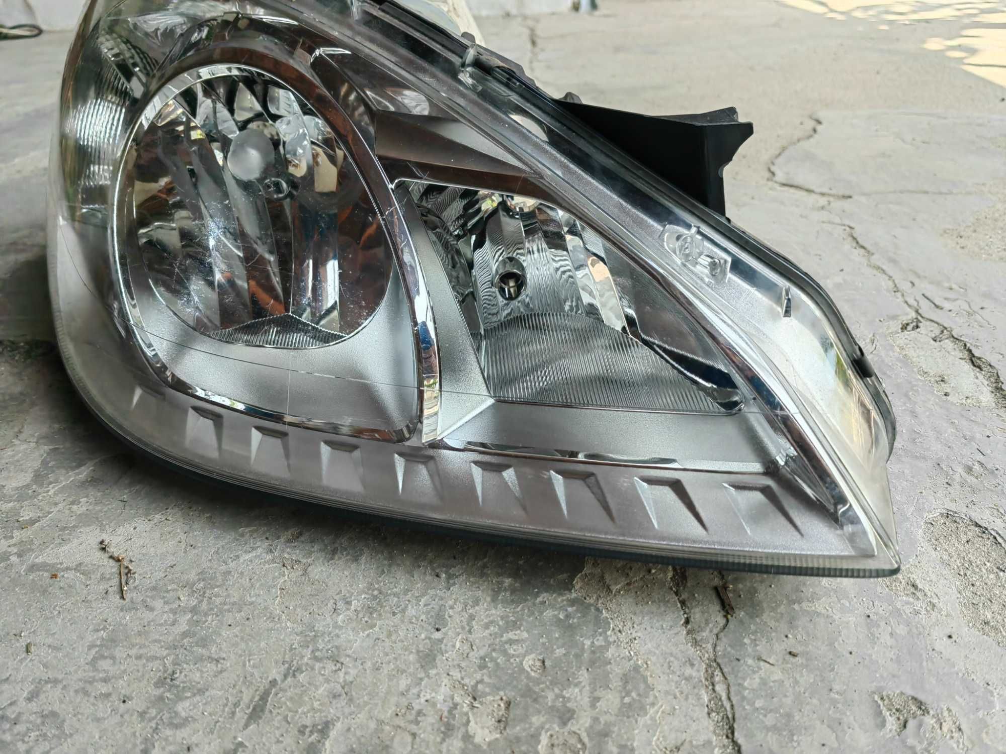 Фар Mercedes W169 A-Classa Face десен/ Фар Мерцедес W169 Оригинален