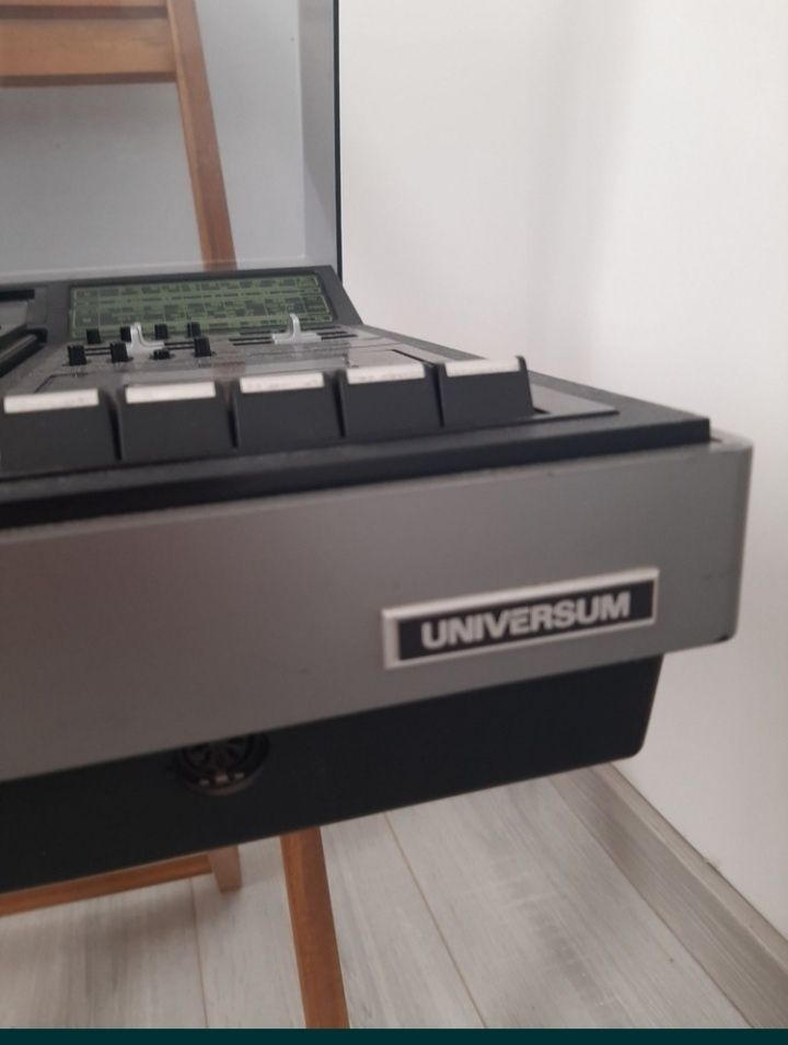 Грамофон Universum