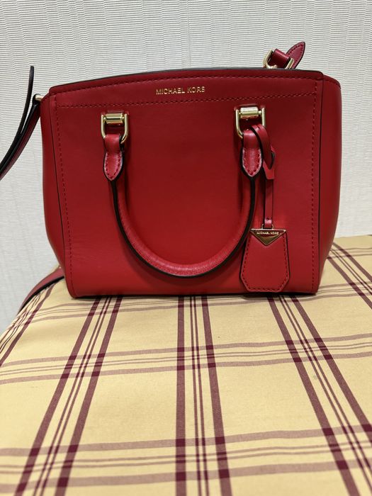 Сумка красная “MICHAEL KORS”, новая, размер 22 на 19