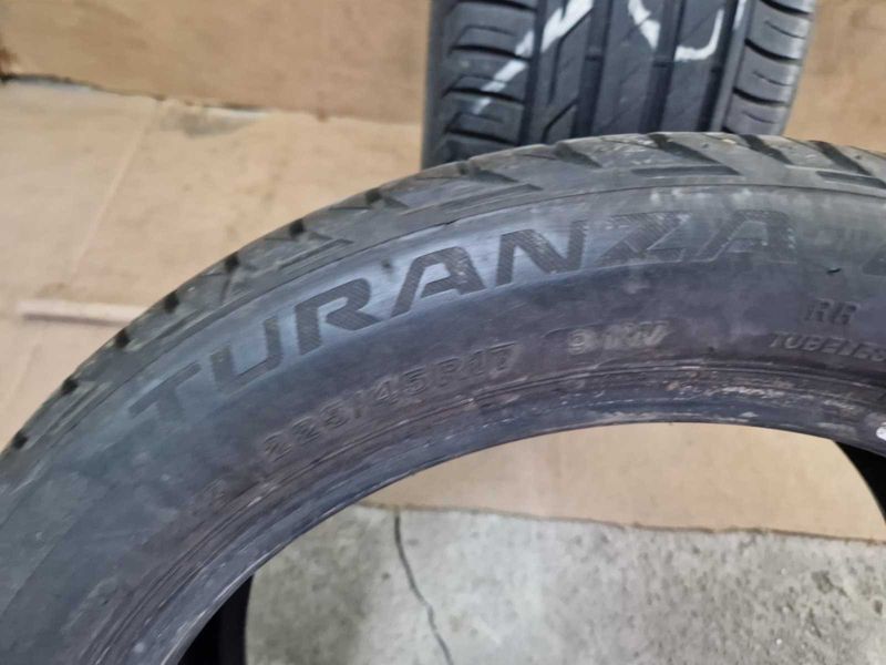2 Bridgestone R17 225/45
летни гуми
DOT4017