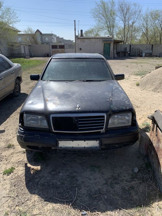 Продам по запчастям мерс 202