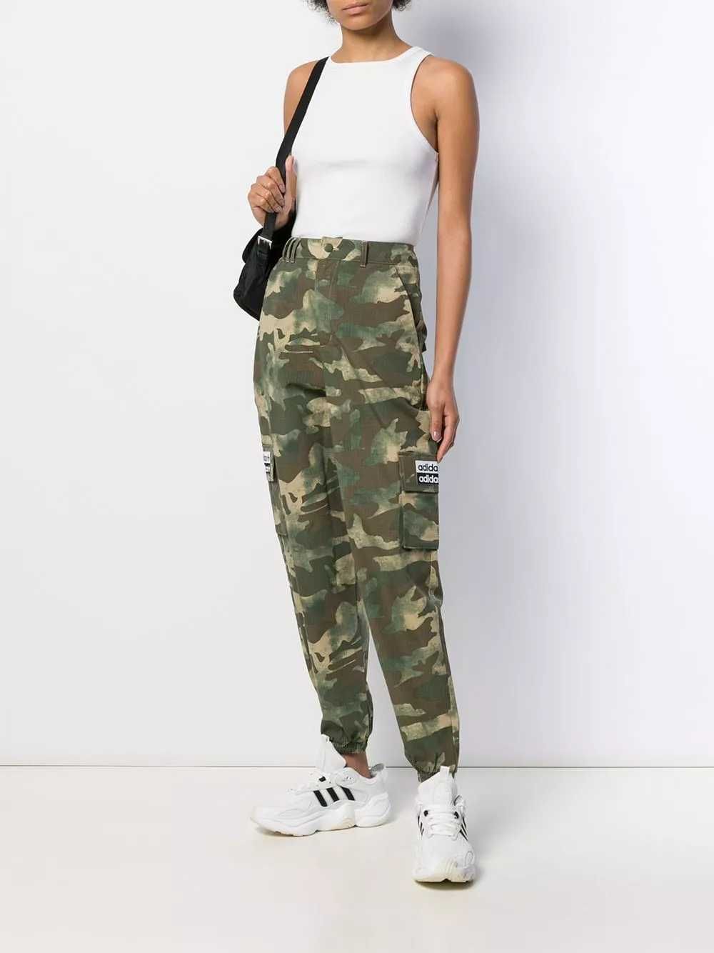 Adidas Камуфляж Оригинални дамски панталон camouflage Размер UK 12 / L