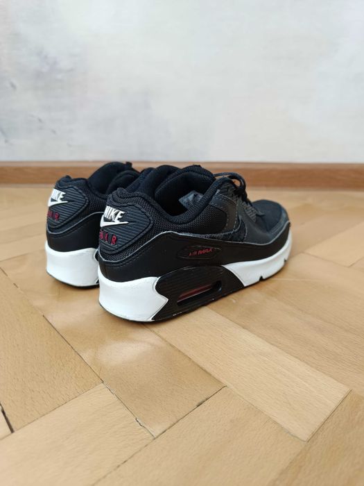Маратонки Nike 37.5