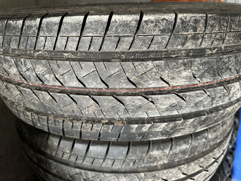 Гуми за микробус 225 65 16 C Bridgestone / Continental