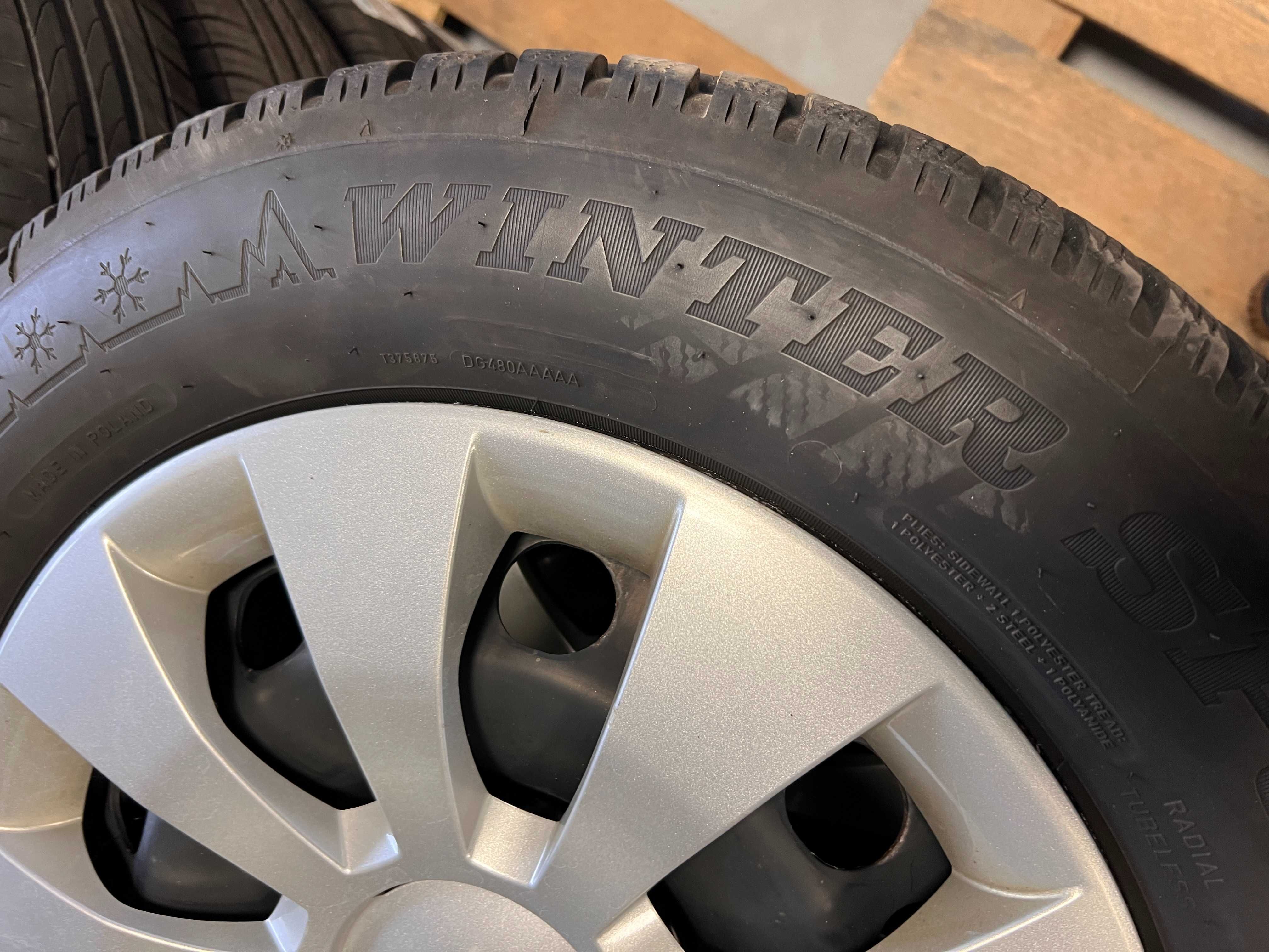 Jante tabla R16  cu anvelope de  iarna 215/60R16 si capace SKODA