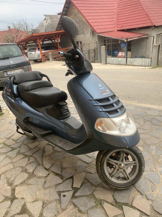 Scuter Piaggio 2 persoane  LX4 125cc 4t