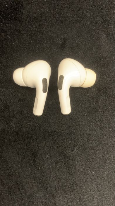 AirPods Pro комплект работи само лявата слушалка