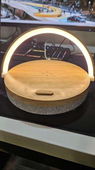 Настольная лампа с беспроводной зарядкой и bluetooth колонкой (3в1)