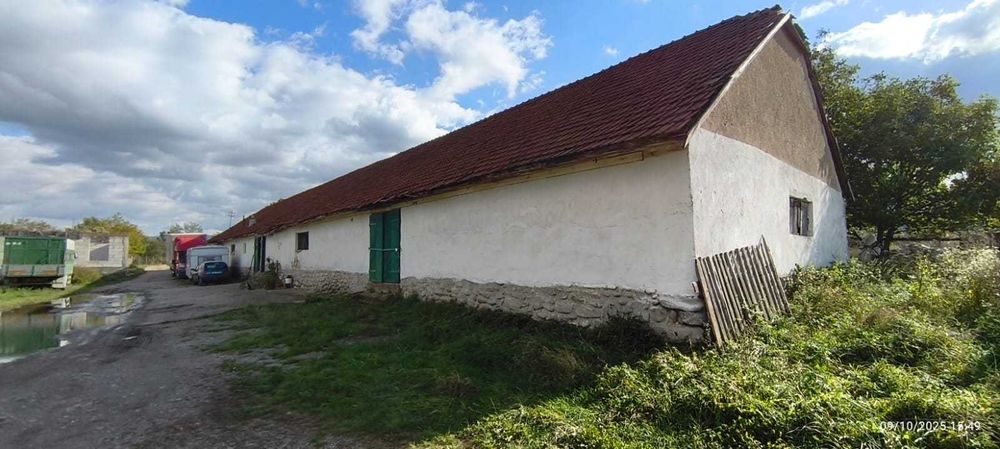 Hala de vanzare Livadia,Hunedoara