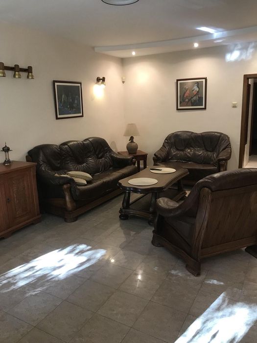 Дава се под наем Тристаен апартамент в Пловдив, Център - 100 кв.м за 700 € - Снимка #1