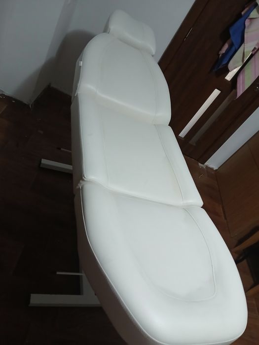 Кушетка за миглопластика и масаж