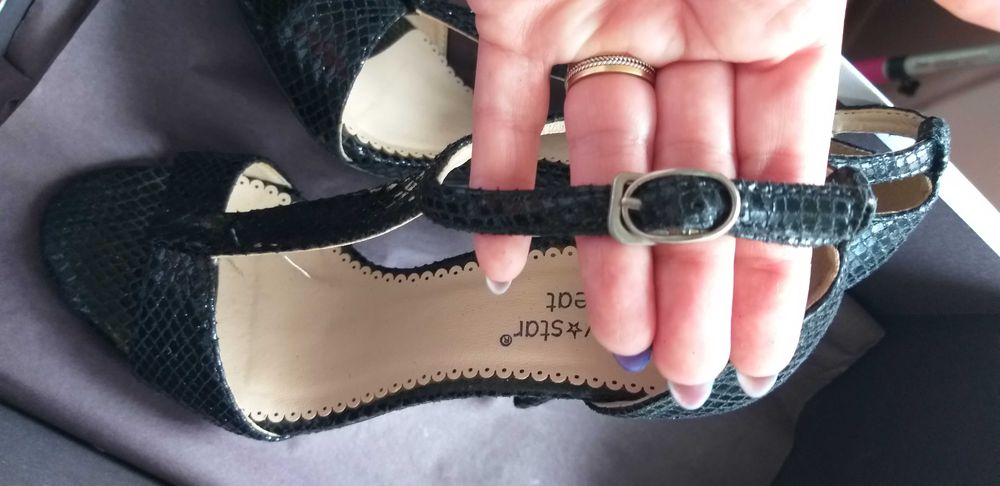 Sandale negre/Pantofi  decupati cu toc marimea 35