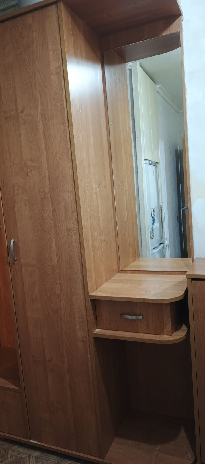 Продам прихожую 2.4 м.