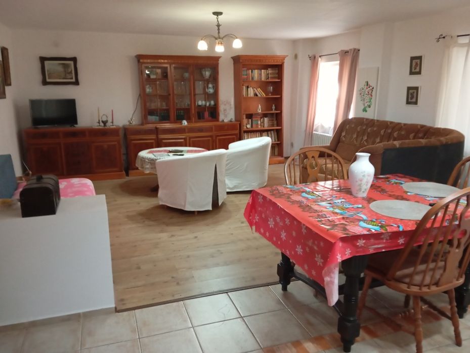 Inchiriez apartament cu 3 camere