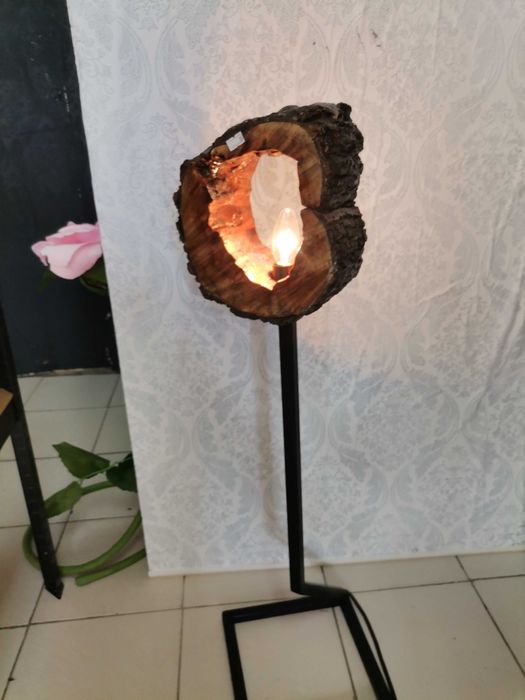 Лампа от дърво. Цена 80лв