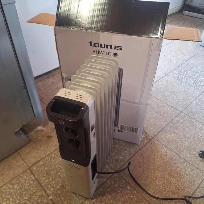 Ел. Радиатори за отопление два размера 1500W и 2500W нови в кашон