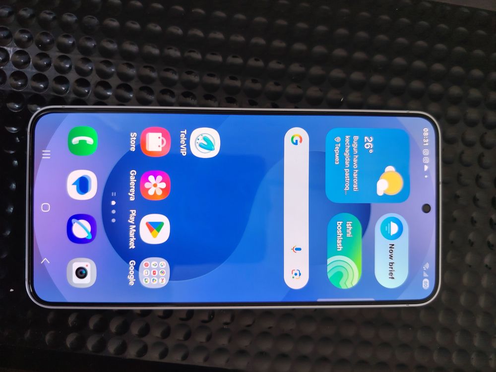 Samsung Galaxy S25. 256 Gb xotira. Holati yaxshi. Kafolati 8 oy