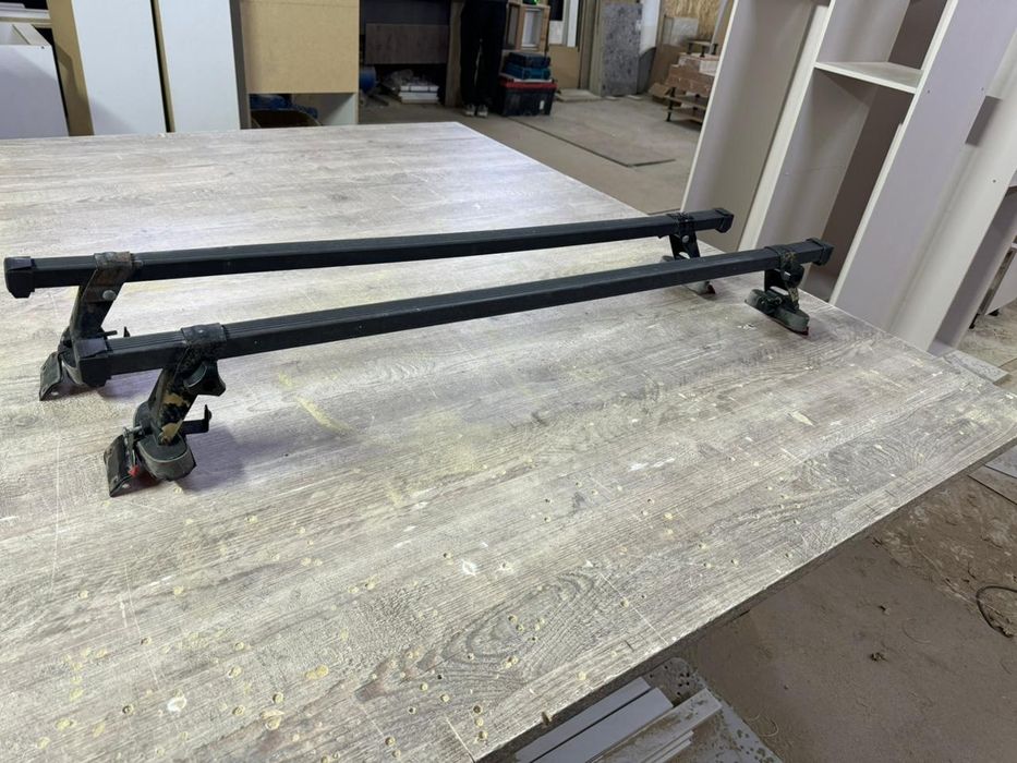 Продам поперечный багажник на крышу лада гранта