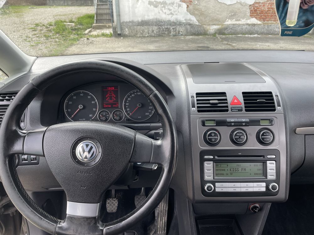 Vand vw touran 1,4 tsi 140cp( benzina)