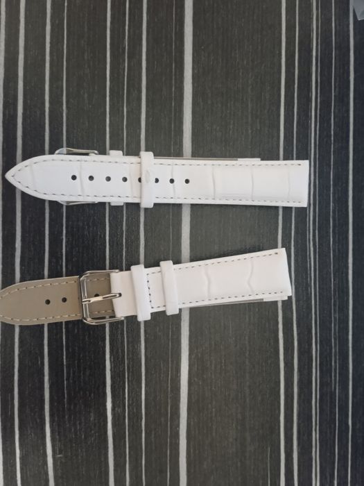 Продавам кожена верижка за часовник
