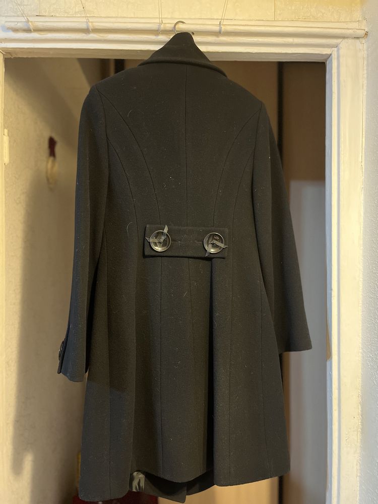 Пальто чёрное, новое. Размер 42-44.