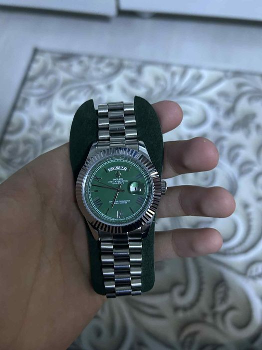 Rolex date just чисто нов