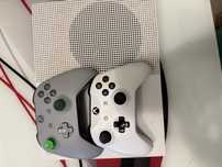 Xbox one cu două manete si volan cu pedale