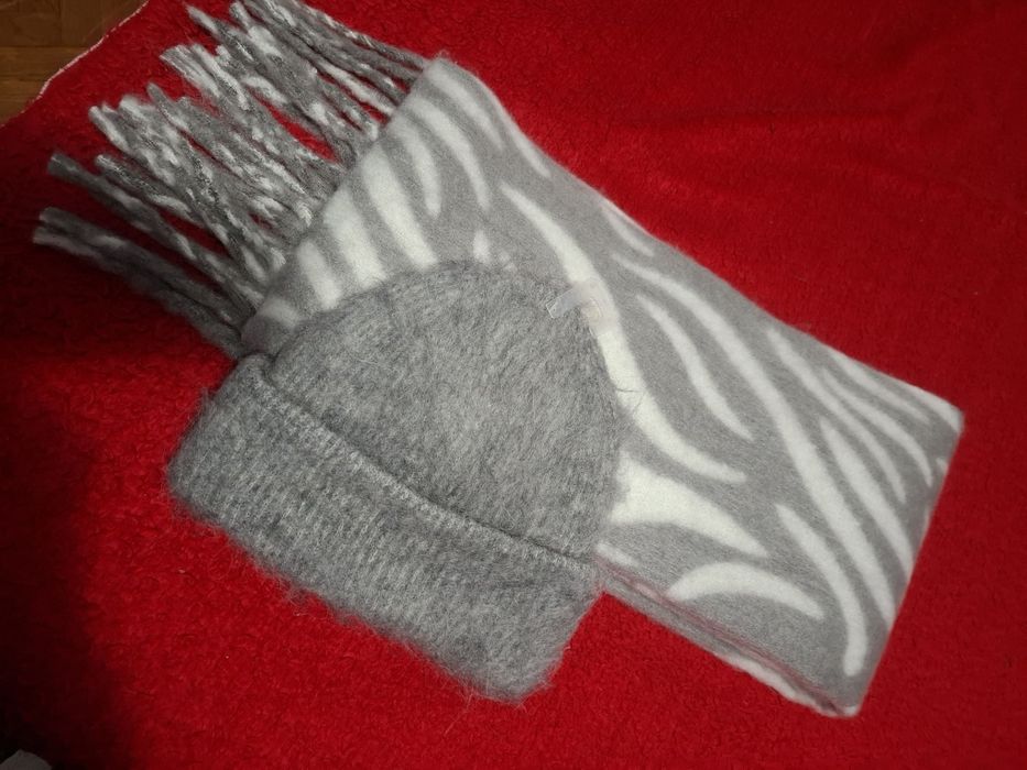 Set căciulă cu șal