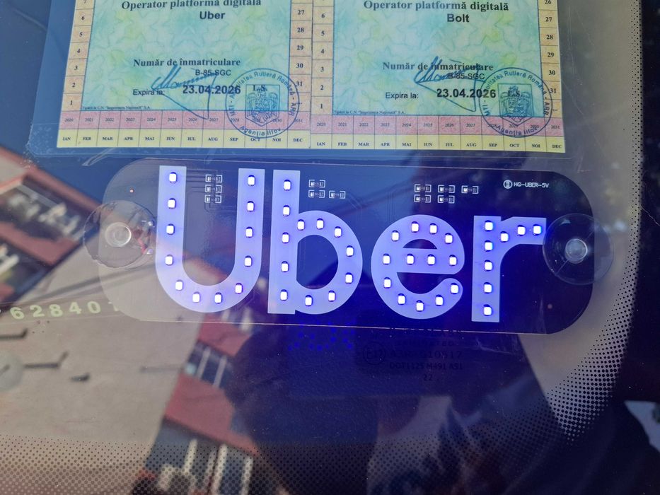 Vând reclamă luminoasă UBER