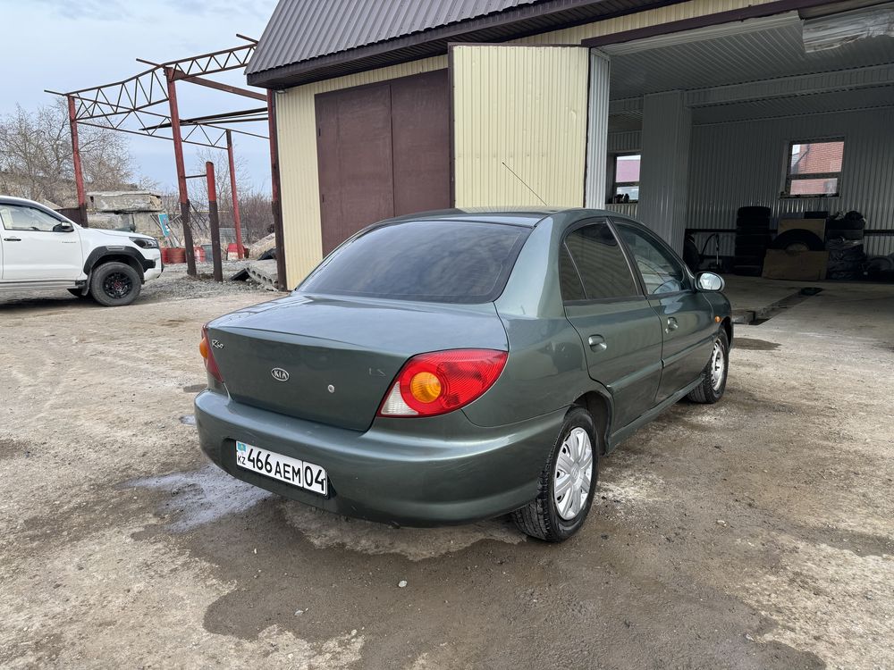 Kia Spectra на ходу состояние нормальное