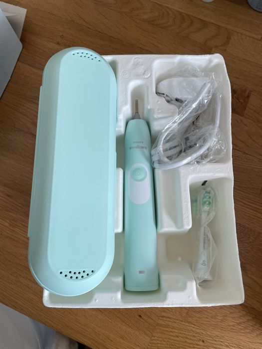 Periuta dinti Philips sonicare noua
