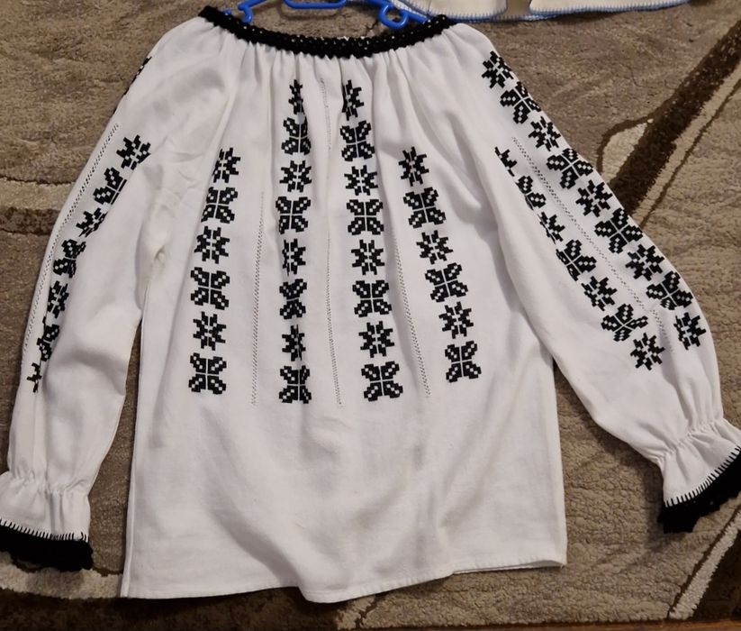 Ie traditionala romaneasca