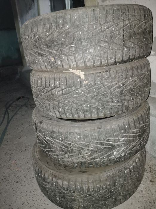 Шипованные шины 275/60/20 4 штуки