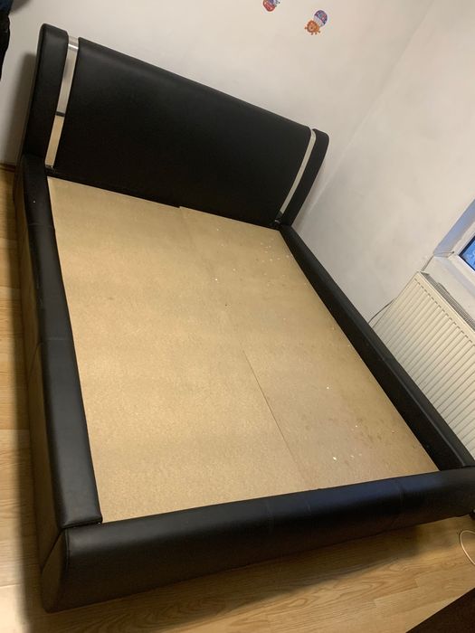 Vând Pat matrimonial cu saltea