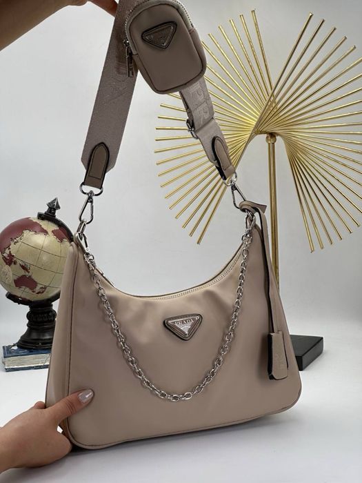 Geanta Prada noua !!! Dimensiuni 27/22 !!!